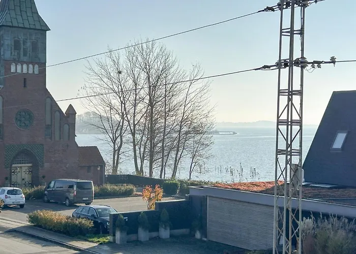 Semesterbostad Awesome In With House Sea View