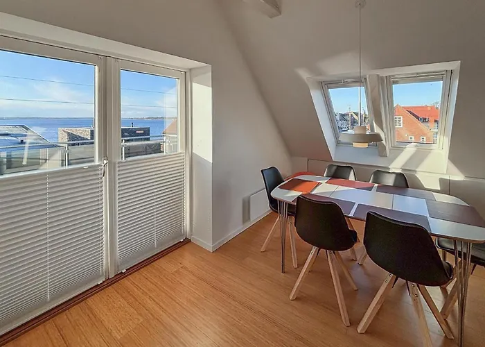 Semesterbostad Awesome In With House Sea View